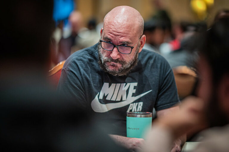 “Matusow”试图深入剖析这个复杂角色