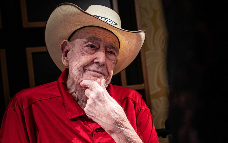 Doyle Brunson庆祝马蹄7月2日的生活