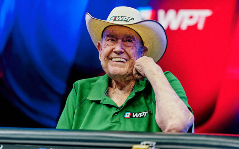 朋友和粉丝为Doyle Brunson举行哀悼仪式